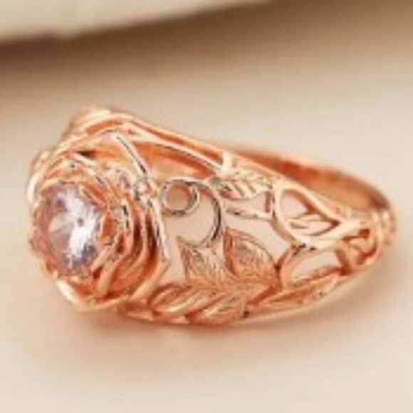 Exquisite Copper Flower Ring with Inlaid White Zircon Hypoallergenic Size 8 - Picture 2 of 4